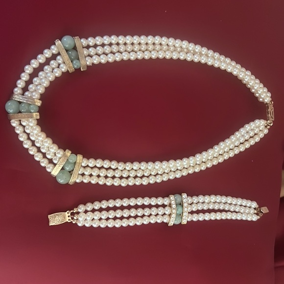 Faux Pearl Necklace & Bracelet Set - Picture 2 of 2